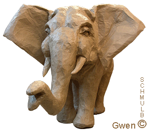 Sculpture d'un élephant en papier maché