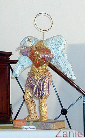Statue d'un ange en papier mache