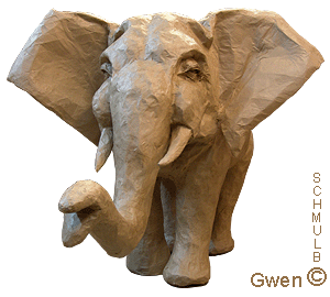 Sculpture d'un élephant en papier maché
