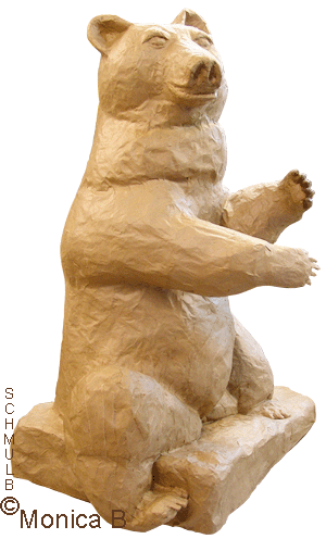 Statue d'un ours en papier maché
